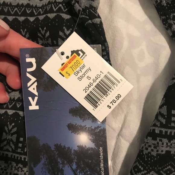 KAVU Long Sleeved Patterned Sweater/Pull Over - Picture 6 of 7